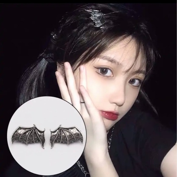Silver Bat Devil Demon Wings Hair Clips New Victorian Goth Vintage style Spooky - Picture 4 of 10
